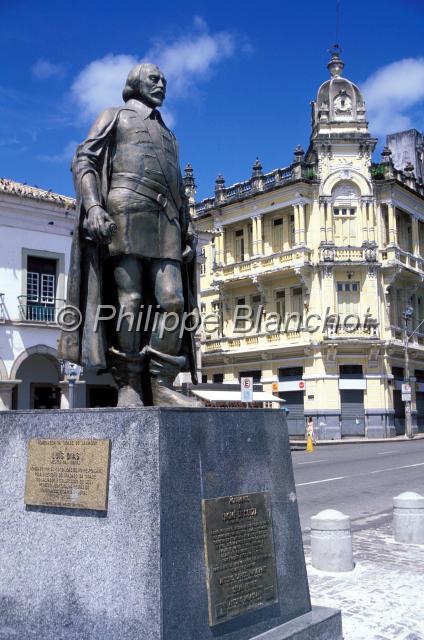 bresil bahia 02.JPG - Statue Luis DiasPraca Tome da Souza MisericordiaSalvador de BahiaNordesteBahiaBrésil